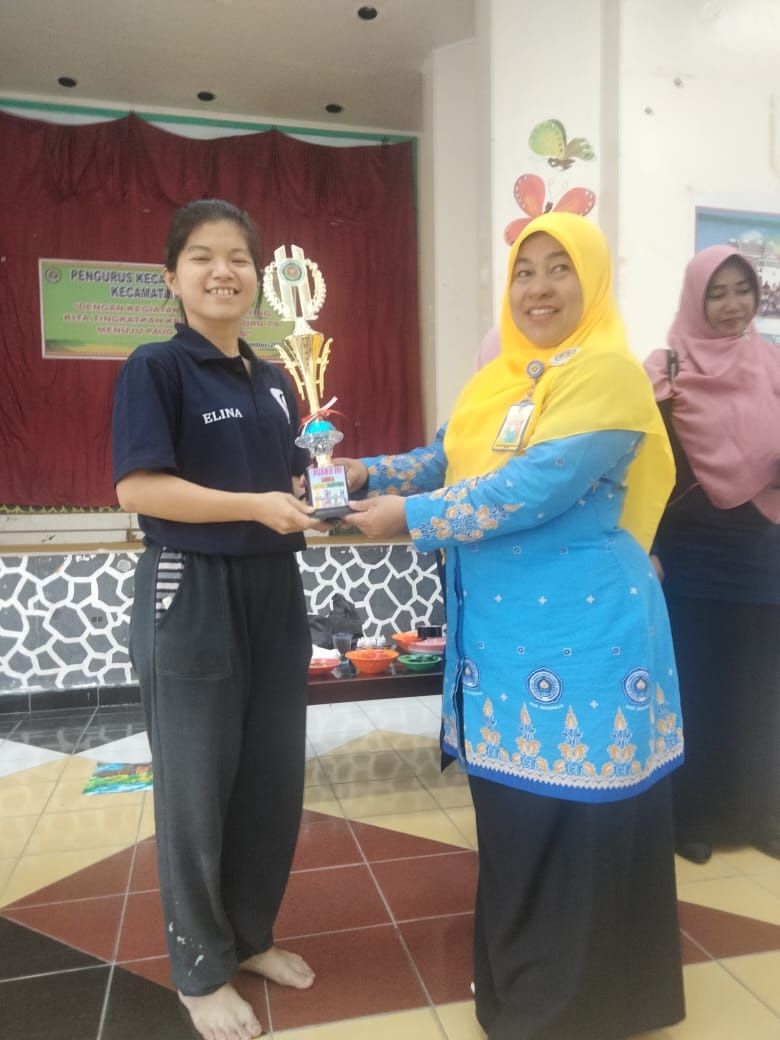 JUARA 3 LOMBA FINGER PAINTING
